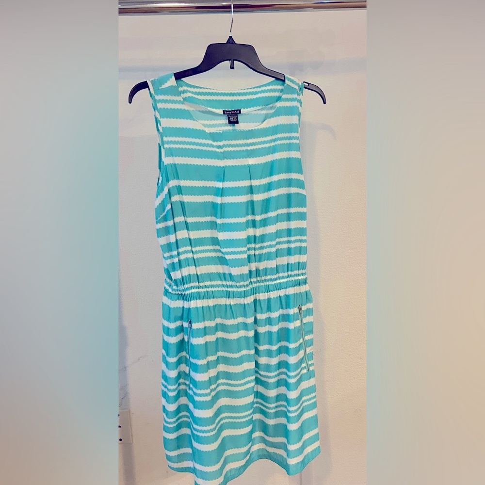 2XL spring/summer dress, pastel colors, comfortable fit, has pockets